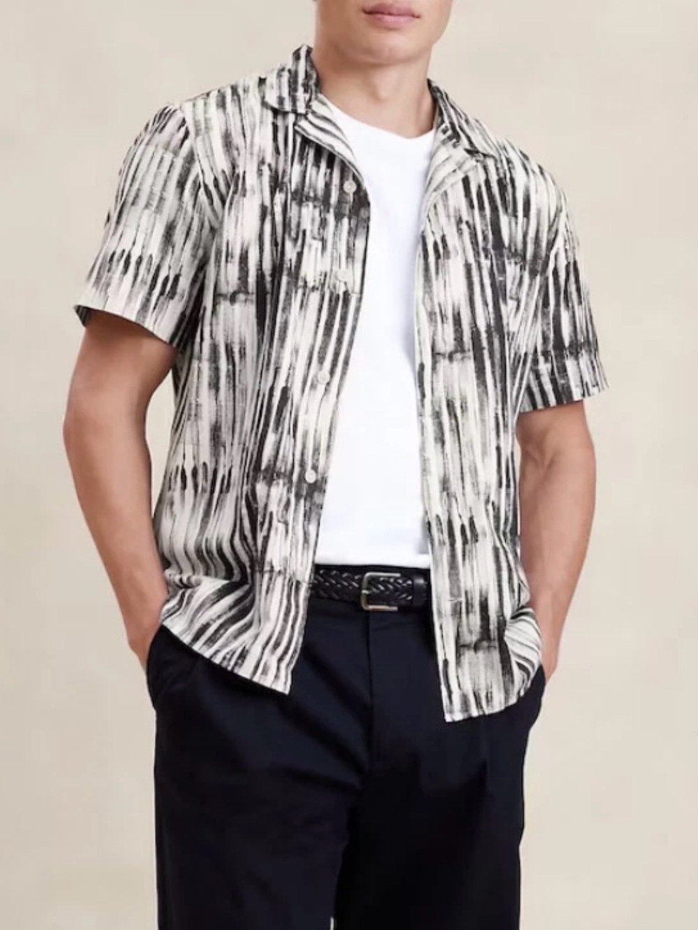 Banana Republic Black & White Short-Sleeve Button-Down Shirt Size M
